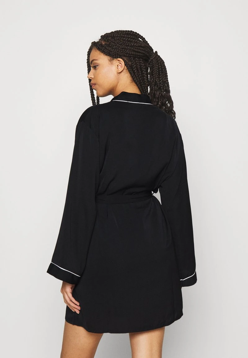 Toma de corriente ❤️ Anna Field AMANDA SATIN DRESSING GOWN - Albornoz - Black, Mujer 😀 5 Toma de corriente ❤️ Anna Field AMANDA SATIN DRESSING GOWN - Albornoz - Black, Mujer 😀 - Imagen 3