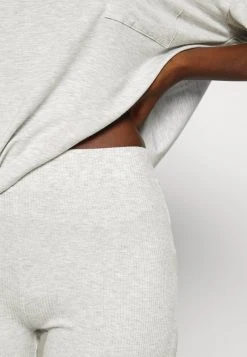 Las mejores reseñas de 🌟 Anna Field Cycling Short Pyjama - Pijama - Grey, Mujer 😉 -Tienda barata Anna Field 516ff7d52d3144bb835f2b314c4f6b58