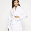 Toma de corriente ✔️ Anna Field LADIES PLUSH BATHROBE - Albornoz - White, Mujer 😍