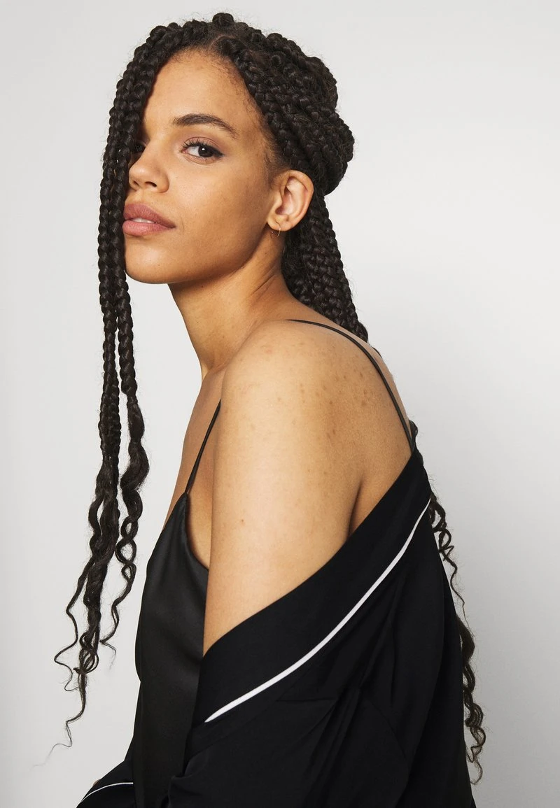 Toma de corriente ❤️ Anna Field AMANDA SATIN DRESSING GOWN - Albornoz - Black, Mujer 😀 6 Toma de corriente ❤️ Anna Field AMANDA SATIN DRESSING GOWN - Albornoz - Black, Mujer 😀 - Imagen 4