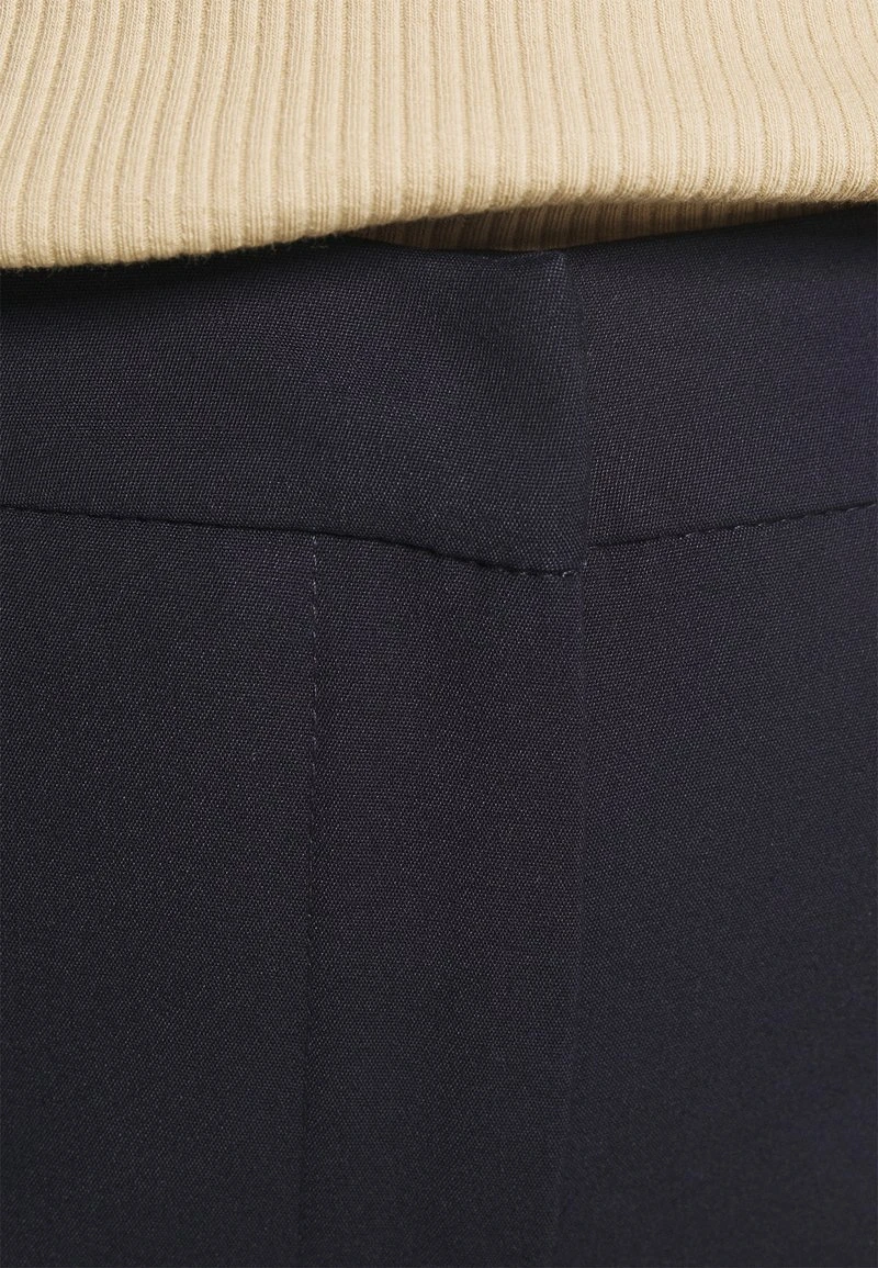 Venta express 🛒 Anna Field FLARED BUSINESS TROUSERS - Pantalones - Dark Blue, Mujer ⭐ 6 Venta express 🛒 Anna Field FLARED BUSINESS TROUSERS - Pantalones - Dark Blue, Mujer ⭐ - Imagen 4